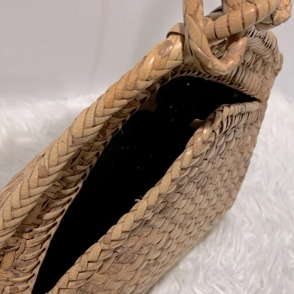 Chic Woven Backpack in Tan - Picture 4 of 10